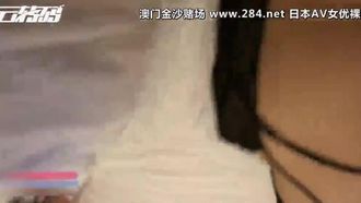 出張中に出会った欲求不満の豊満なバツイチシングルマザーにホテルの部屋にチェックインしたら、彼女の蒸れたオマンコが魅惑的にうめき声を上げて連続2回射精してしまいました。