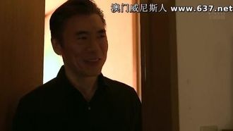 她每天都被母親的新婚丈夫強暴。 愛麗絲·七瀨