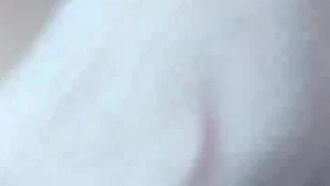 騷貨母女雙人秀，全程露臉小娘們長得真俊，吃奶子舔逼逼還