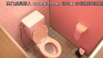 媚薬トイレットペーパーを女子便所に仕掛けたところ、何も知らずにオマ●コ拭いた若妻が、急性発情中毒になったので…