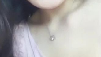 The beauty who masturbates to orgasm and becomes unconscious has a tall figure and a slender pussy that is very attractive