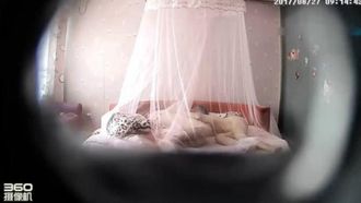 吐血推荐-主题酒店偷拍娇小漂亮的牛仔短裤大学美女被19