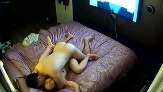 家庭实况摄像头被黑强开TP年轻夫妻过性生活白肤长发娇妻
