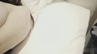 色白柔らか巨乳の恋人の狂気～こんな巨乳娘に抱かれて～全身が欲情に震える～こんな巨乳に当たったら病院送りだよ