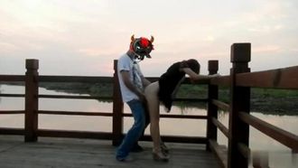 新婚夫妻的蜜月旅行~按摩房、风景区和游泳池都是我们的性爱擂台~