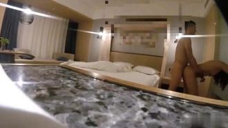 ?我操得爽?还是妳男朋友厉害?? 富二代酒店爆操偷情女大生~啪啪啪操的感觉快哭了QQ