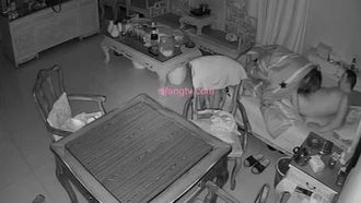 你的居家智慧攝影機安全嗎?!老夫老妻床上運動~體位變換直到相擁大爆射!!