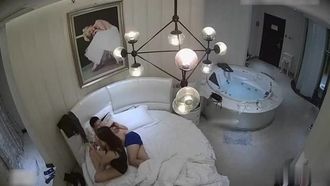 [酒店偷拍] 时尚性感的OL正妹~下班直奔酒店找男友啪啪~?我一见你就想啪啪~?换上女僕装加倍诱惑!!