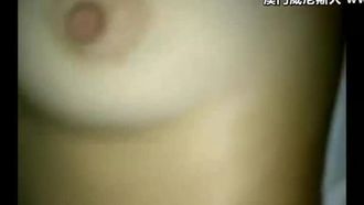 高三粉穴女孩喝醉了被人操連反抗的力量都沒有隻好認了