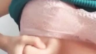 未経験の巨乳娘が露出するわいせつ映像