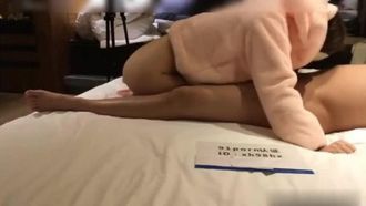 女子大生がかわいいパジャマを着て、めまいがするまで美しい胸とはつらつとしたお尻を犯されます〜