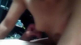 田舎で育った彼女は、楽しい時は素直な感情で反応した。