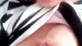 The female classmate with D-cup breasts in the same class took a selfie. Watching her rub it and let me in.