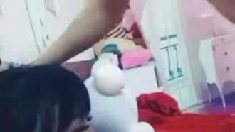 [精选直播!] 18岁大奶妹首次开播就激情做爱! 给屁孩无套口爆又内射! 2