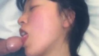 女友舔马眼的功夫越来越好了 每舔一下都好刺激