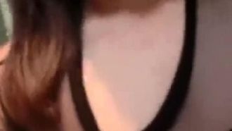 让泰迪熊吸奶奶 但妹妹比泰迪熊更可爱!