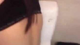 护校小妹被小混混骗去酒店?!善用浴室各个空间来玩弄小妹~