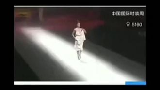 The model is very dedicated~ Even if she is exposed, she still remains calm in the face of danger~