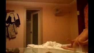 新婚の夫が最初にカメラを設置し、若妻がシャワーを浴びた直後にセックスをしている様子を隠し撮りしました。
