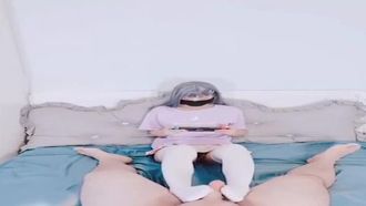 推特极品网红爱脚交~用自己的脚脚把你的棒棒搓热~