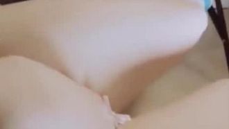 斗鱼二次元主播肉肉Rollroll写真福利视频~从清纯的学生妹瞬间变成淫荡的学生妹~