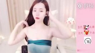 仙气主播镜前诱惑~想看吗？多抖一点我就给你们看~