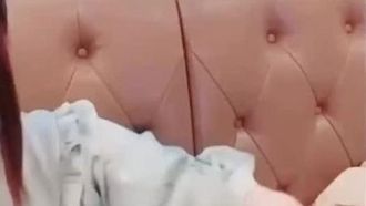 Hot girl anchor features rich second-generation handsome guy ~ first holds the microphone and then the big dick ~