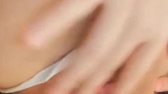 香蕉姐姐激情抖奶~抖完就是要让穴穴吃点东西~