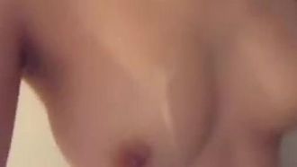 ?私の胸を触ってください～?高身長ネットセレブと混血美女～ゴッドファーザーにあなたの胸を見せてください～