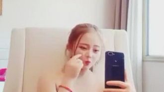 艺校美眉下海黄播捞钱~有个明星脸~感觉好像还是个处女~