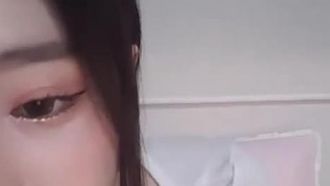 [Korea] The success story of a girl with small breasts ~ stripping off her clothes and playing with her breasts in a lewd live broadcast!!