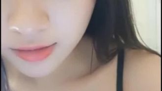 超キュートなアンカーがライブで服を脱ぎ終え、今まさに絶頂を迎えようとしています