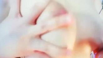 一流的長髮性感美女錶演嫩逼吃黃瓜，姑娘你受不了哥哥大雞巴幫你啊003228_2