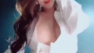 秀人網爆乳模特兒尤妮絲微信福利 凹凸有致的極品女神 首次三點全露 女神竟是名器蝴蝶逼 高清720P版