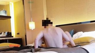 「風は歌い、鳥は歌う」シリーズは、最高の中国人モデル、アリサと写真家がホテルで情熱的なセックスを生み出します