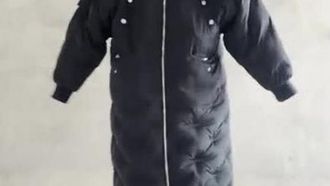 黑衣短发妹子开裆丝袜在家把大黑牛绑在腿上再户外附近毛坯房露逼震动自慰很是诱惑喜欢不要错过