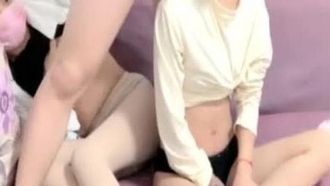 小可愛平台(原卡哇伊)年輕男女群P打砲直播 一個比一個水靈 激情啪啪 十分誘人