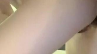 高颜值挺嫩妹子十七雨季约炮双人啪啪 洗澡床上69口交大力猛操射在肚子上 很是诱惑喜欢不要错过