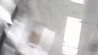 南韩地铁尾随抄底偷拍美腿短裙～18