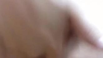 已經不是處女的妹妹自慰聽她淫水聲你會忍不住打飛機!