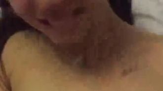 妹子不想被拍还是忍不住在镜头前浪叫