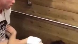 [欧美] 厕所激啪!!偷拍隔壁间情侣档的性爱小世界~