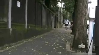 숨겨진 소녀 팬티가 게시되었습니다.