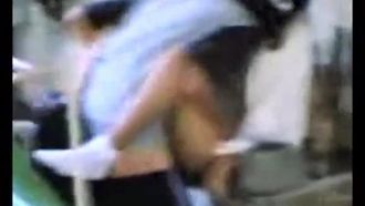 地元の中学生が昼休みにこっそりセックスし、生徒部長が終わる前に仕事を止めたのを目撃した。