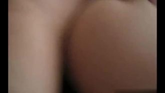ふしだらな妻は見知らぬ人とセックスゲームをし、夫にいくつかの寝取られをする