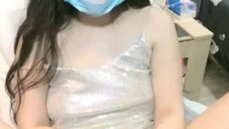 小淘气收费房自慰大秀~特写肥美鲍鱼~新鲜现采还喷水!!