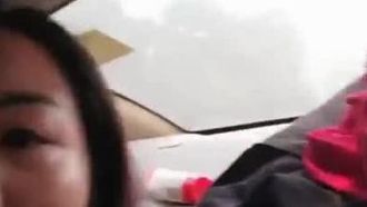 骚妇『哭了会怀孕』首次户外啪啪与炮友大街上车震 黑丝骚货挺会玩 深喉爆操淫语浪叫求大J8干死她