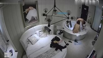 主題豪華套房偷拍豐滿白嫩的氣質美女私會小鮮肉情人
