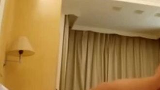 宾馆搞完不过瘾带回家继续搞
