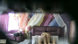 特色酒店偷拍气质女神范美女白领利用中午休息时间和异地情人开房,男的连续内射2次